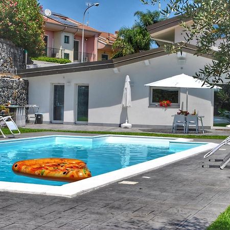 Villa Dedalisa By Holidayngo Acireale Bagian luar foto