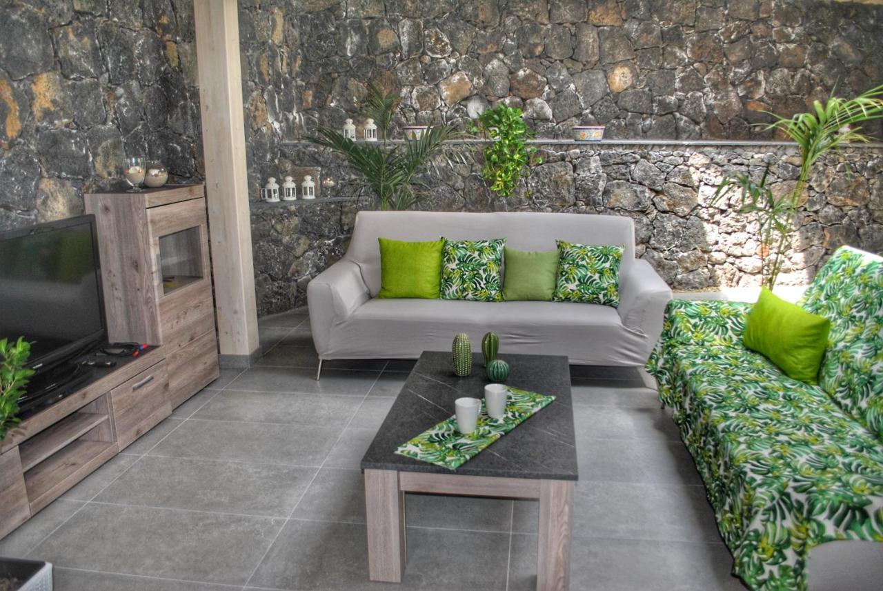 Villa Dedalisa By Holidayngo Acireale Bagian luar foto