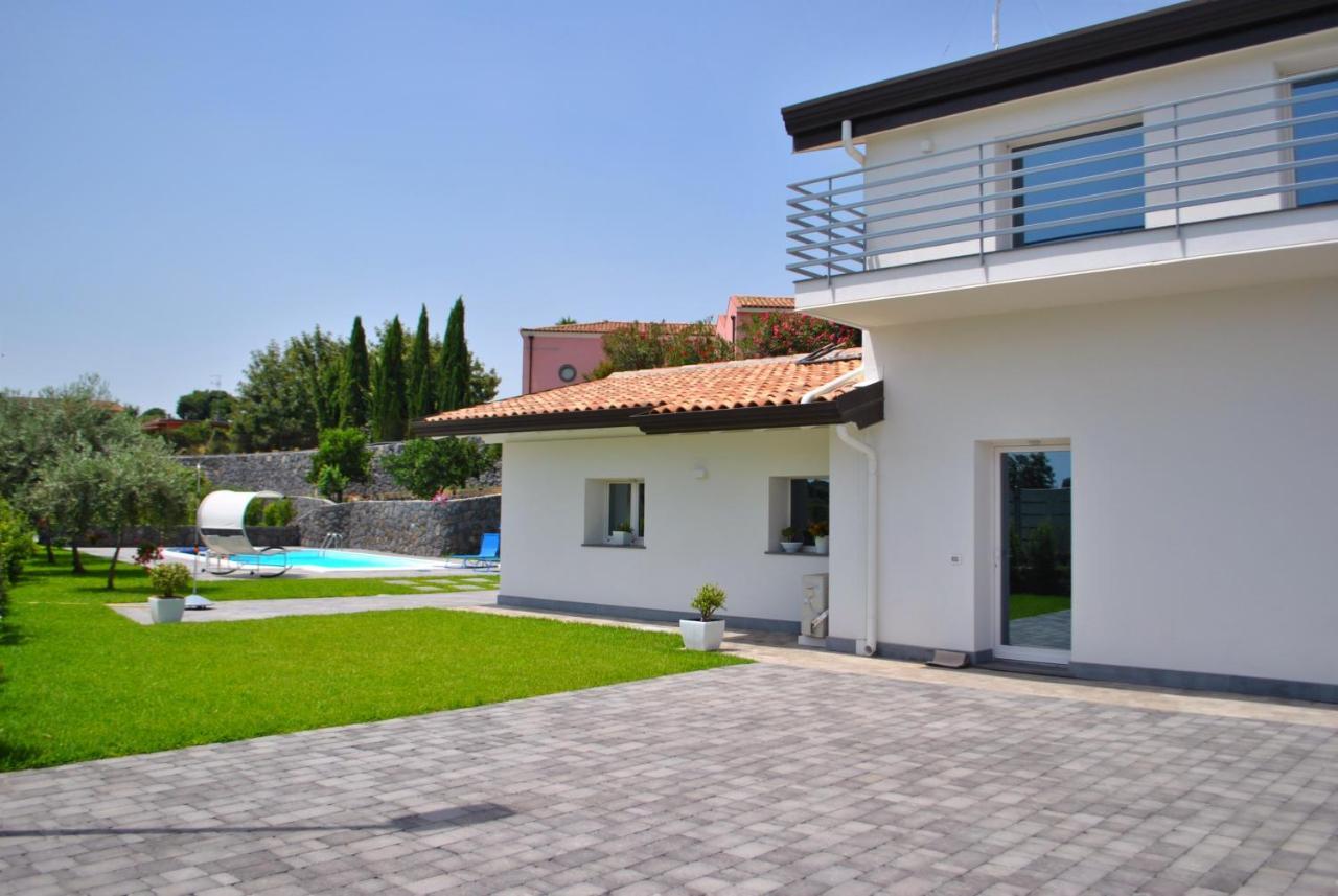 Villa Dedalisa By Holidayngo Acireale Bagian luar foto