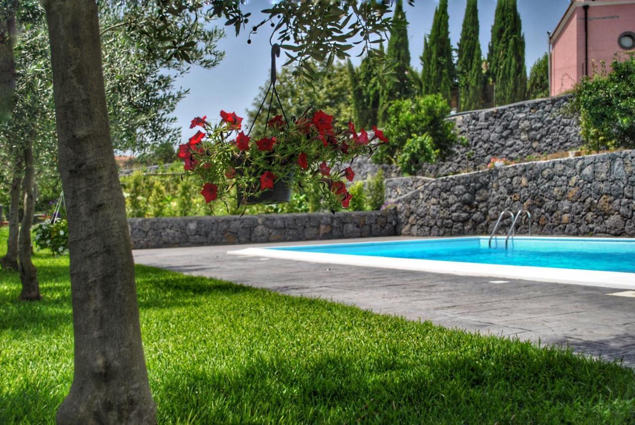 Villa Dedalisa By Holidayngo Acireale Bagian luar foto
