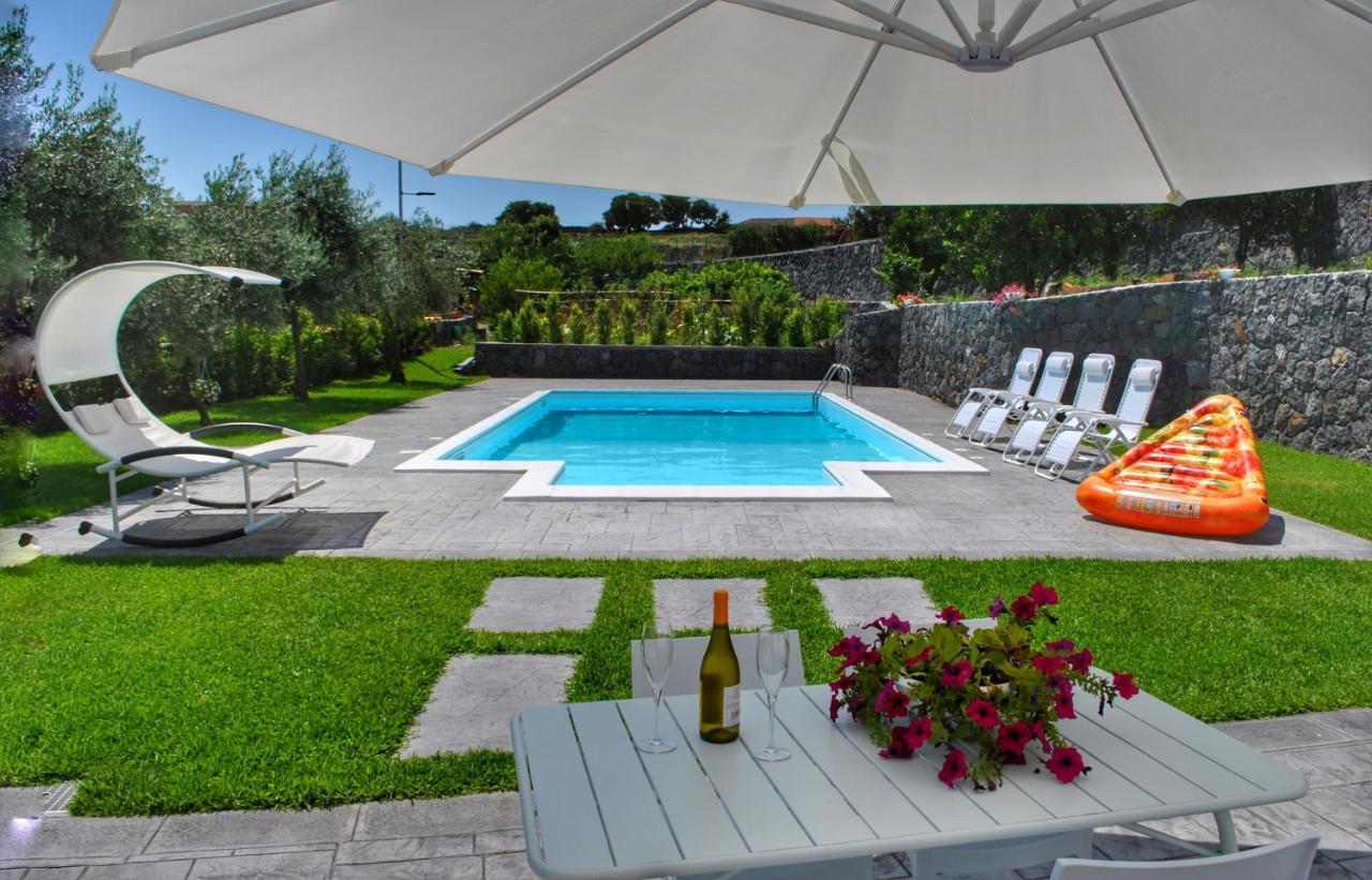 Villa Dedalisa By Holidayngo Acireale Bagian luar foto
