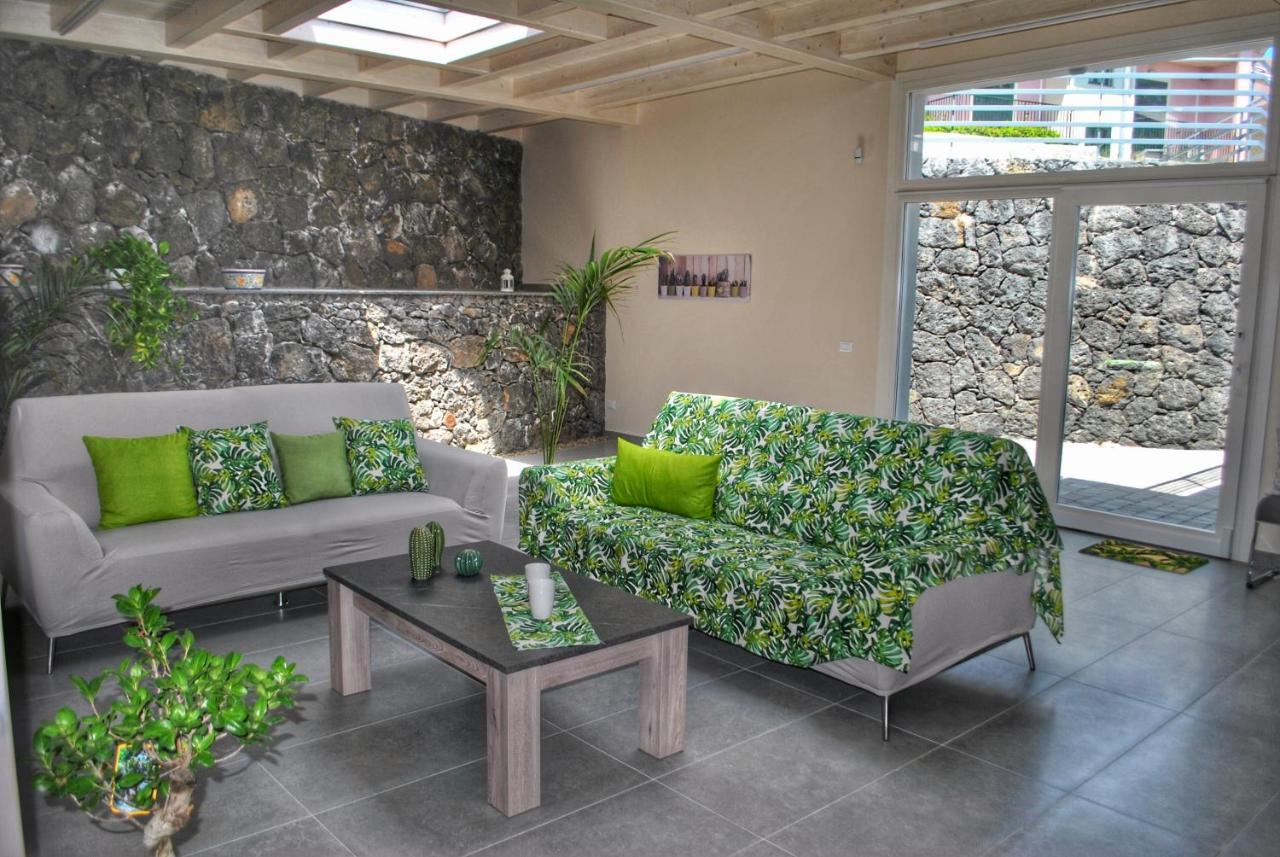 Villa Dedalisa By Holidayngo Acireale Bagian luar foto