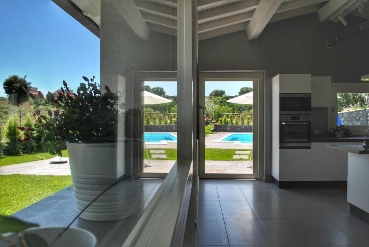 Villa Dedalisa By Holidayngo Acireale Bagian luar foto