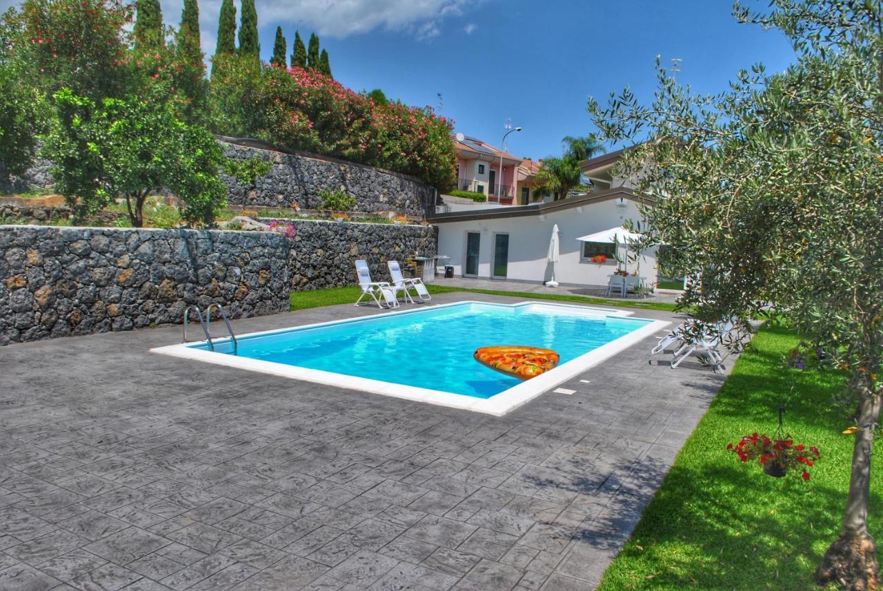 Villa Dedalisa By Holidayngo Acireale Bagian luar foto