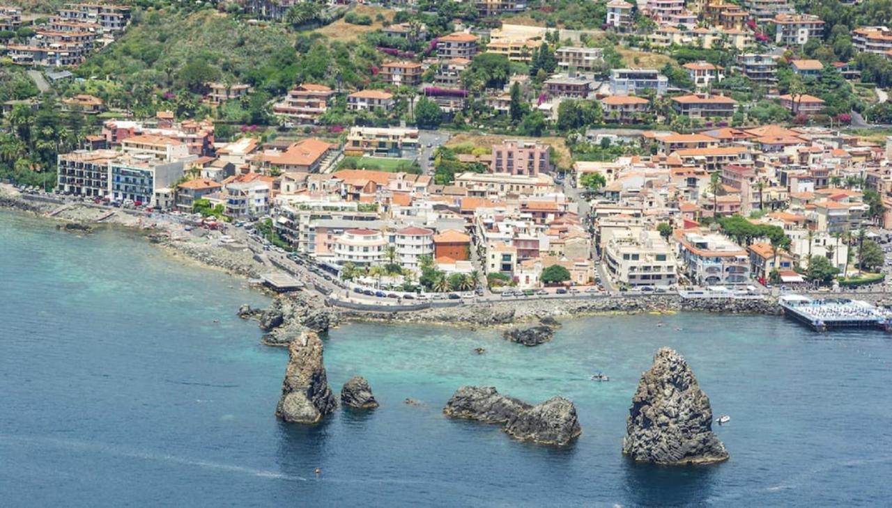 Villa Dedalisa By Holidayngo Acireale Bagian luar foto